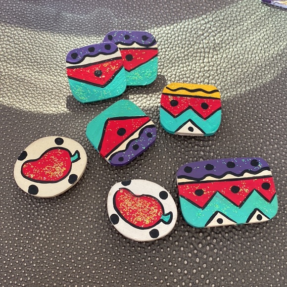Fiesta Wooden Button Covers (5pcs) with Matching Earrings - Picture 3 of 14